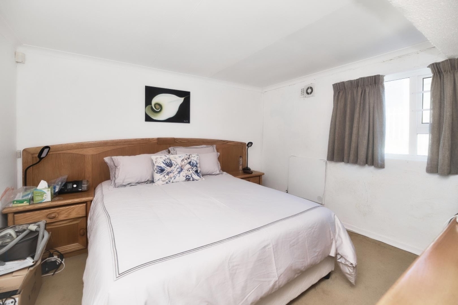 5 Bedroom Property for Sale in De Kelders Western Cape